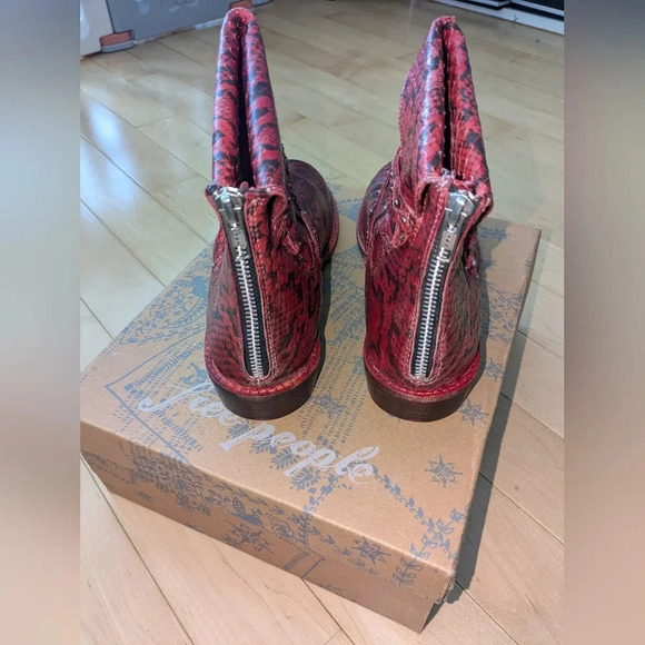 Free People Alamosa Red Snakeskin Moto Bootie BNWT Size 7.5 EU 38 $178 - Picture 4 of 8
